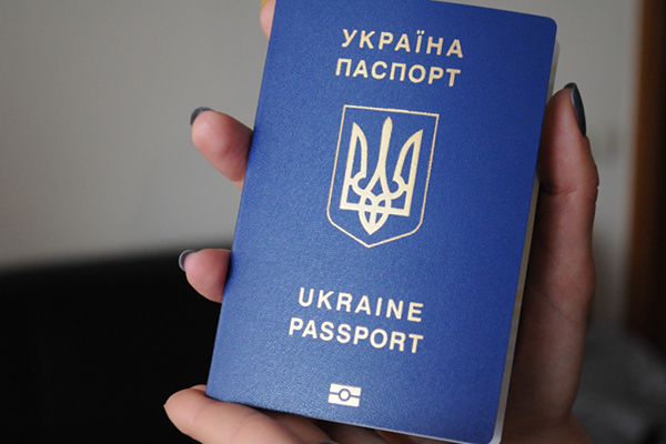 Вклейка фото в паспорт в Украине